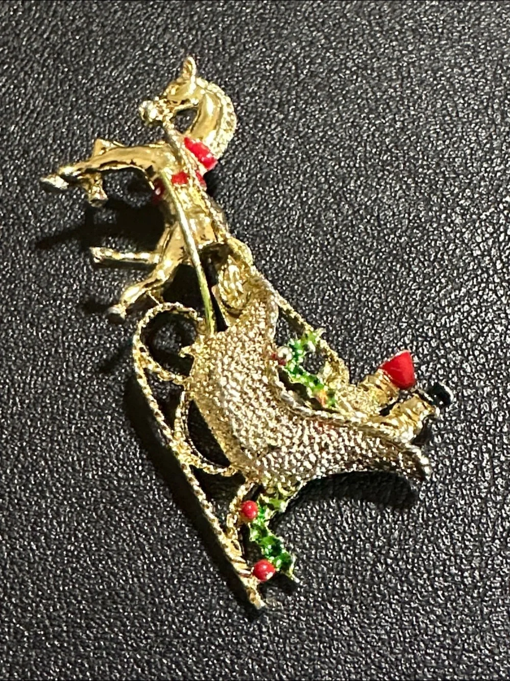 GERRY'S Christmas Horse & Sleigh Brooch Gold Tone Vintage Holiday Pin